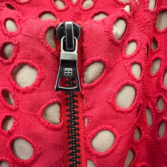 BCBGMaxAzria Gulianna Red Lipstick Eyelet Zipper Front Dress size 6 EUC - Picture 8 of 9